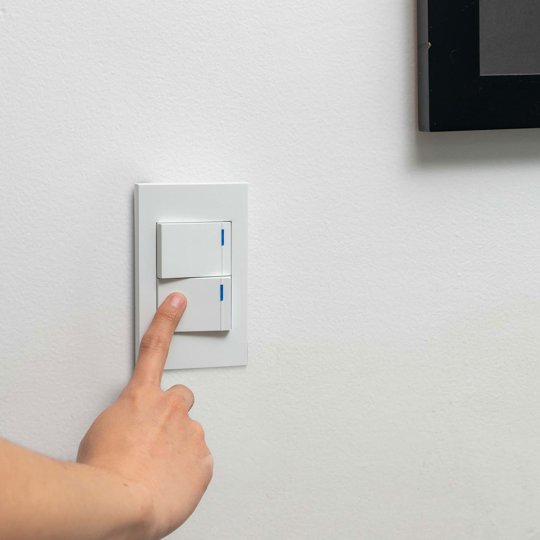 Placa armada 2 interruptores, 1.5 módeloulos, Española, blanco